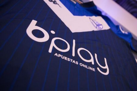 Argentina: Pasión, fútbol y juego responsable en un acuerdo entre Bplay y Vélez Sarsfield