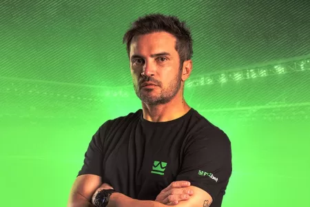 Conheça o império milionário de Falcão, Rei do Futsal, fora das quadras